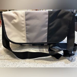 Timbuk2 Custom Classic Messenger Bag
Medium Size - UNISEX